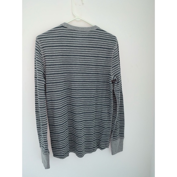 *GAP Light Sweater* - Picture 2 of 2